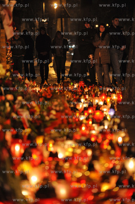 Zaloba po katastrofie samolotu prezydenckiego pod Smolenskiem....