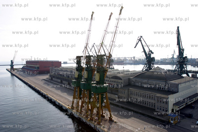 Nabrzeze Francuskie w Porcie Gdynia. 13.09.2003 fot....