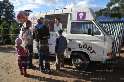 Kaszubskie dozynki powiatu kartuskiego w Zukowie. Lody...