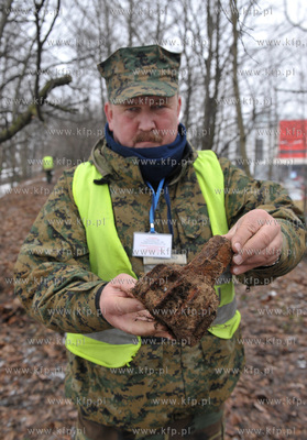 Poszukiwania przez firme Explosive niewybuchow i niewypalow...