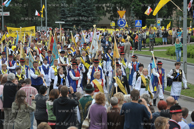 XIII Swiatowy Zjazd Kaszubow w Leborku. Barwny korowod...
