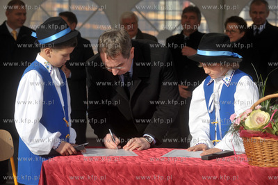 Banino, ul. Tuchomska. Uroczystosc wmurowania kamienia...