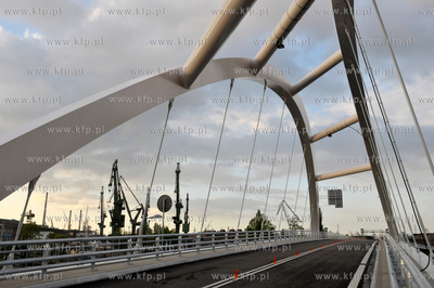 Oddany do uzytku 67 metrowy wiadukt nad magistrala...
