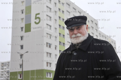 Pisarz Stefan Chwin w miejscu swojego zamieszkania,...