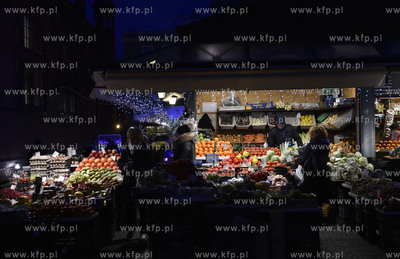 Świąteczne zakupy na Hali Targowej w Gdańsku. Zewnętrzne...