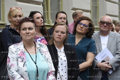 Przekazanie sześciu rodzinom kluczy do nowo wyremontowanej...