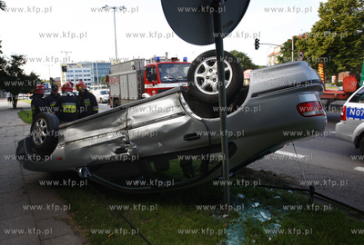 Gdansk. Wypadek Hondy Accord i Citroena Ax na skrzyzowaniu...