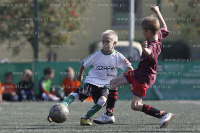 Gdansk Zaspa. Pilkarski turniej dzikich druzyn Do przerwy...
