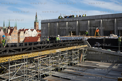 Uroczystosc zawieszenia wiechy na budowanym Teatrze...