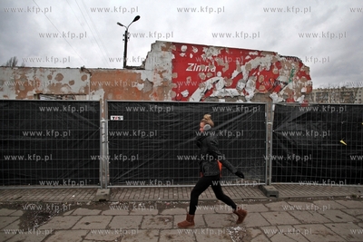 Rozbiorka budynku bylego baru Japa w Gdansku Zaspie.
05.12.2013
fot....