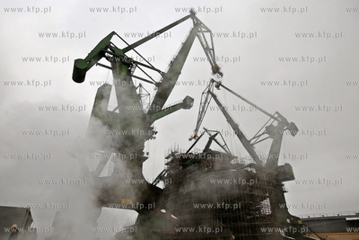 Stocznia Remontowa Nauta S.A. buduje statki na pochylniach...