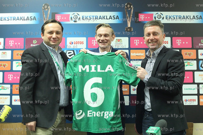 Pilkarz Sebastian Mila podpisal kontrakt z druzyna...