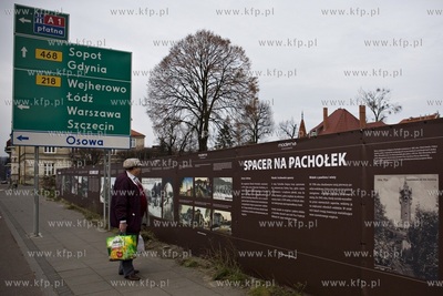 Wystawa na ogrodzeniu inwestycji przy al. Grunwaldzkiej...