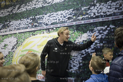 Zwiedzanie Stadionu Energa Gdańsk z piłkarzem Lechii...