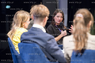 Spotkanie "Wojna obok nas. Historie odwagi, krzywdy,...