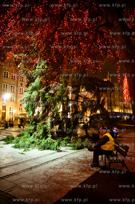 Gdansk. Na Dlugim Targu stanela najwyzsza w polsce...