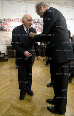 Gdansk. Historyczna sala BHP. Wreczenie odznaczen panstwowych,...