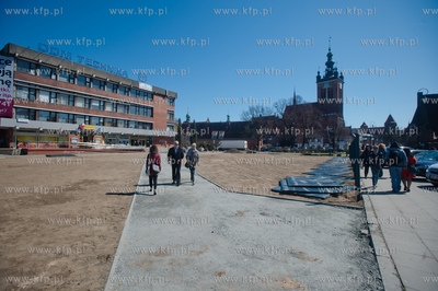 Gdansk. Czesciowo zasypana tzw. Dziura Wsytdu przed...