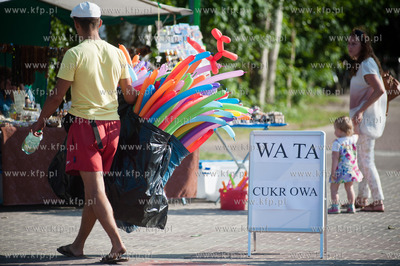 Gdansk. Wakacyjny, sloneczny dzien na plazy w Brzeznie.
08.07.2013
fot....