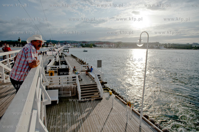 Wakacyjne popoludnie na molo w Sopocie.
09.08.2013
fot....