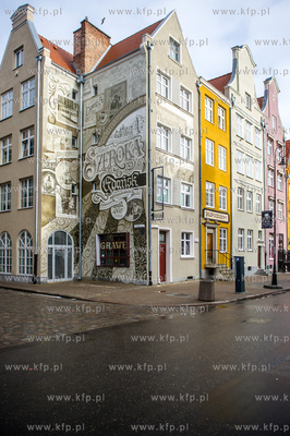 Gdansk. Odnowione fasady kamienic przy ulicy Szerokiej.
09.02.2015
fot....