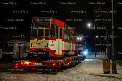 Gdansk. Dolne Miasto. Operacja ustawiania zabytkowego...