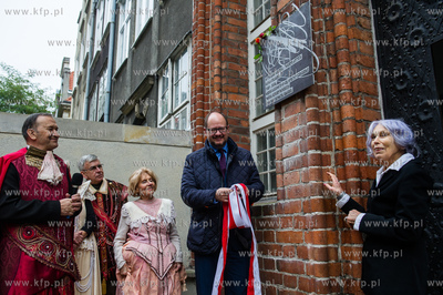 Gdansk. Kamienica przy ul. Mariackiej. Odsloniecie...