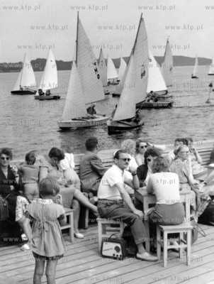 Parada żaglówek przy molo w Sopocie w ramach Międzynarodowego...