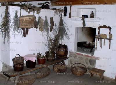 Skansen w Nadolu Nz. Wnetrze chaty gburskiej 30.05.2005r....