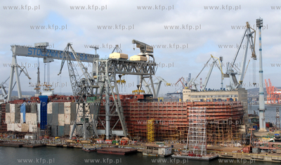 Stocznia Gdynia SA. Budowa samochodowca ro-ro Glorious...