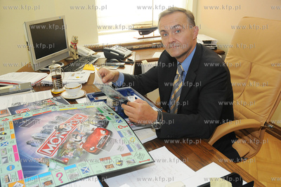 Gdynia znalazla sie na planszy gry MONOPOLY. Nz. Wojciech...