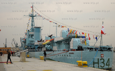 Port Wojenny w Gdyni. Nz. Okret muzeum ORP "Blyskawica"...