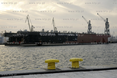 Nabrzeza gdynskiego portu. Nz. Suchy dok w Stoczni...