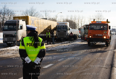 Gdansk skrzyzowanie ul. Kartuskiej i Szczesliwej. Kierowca...