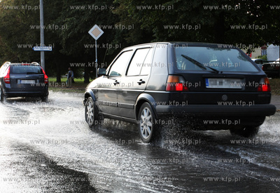 Awaria wodociagu wody pitnej na ul. Kartuskiej w Gdansku....