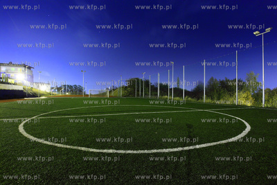 Boisko noca w Gdansku Oruni przy Zespole Ksztalcenia...