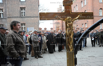 Szczecin. Msza byłych pracownikow Stoczni Szczecinskiej...