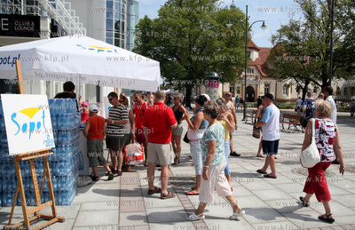 Sopot. Akcja darmowego rozdawania wody turystom i mieszkancom...