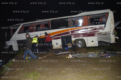 24 osoby zostaly poszkodowane w wypadku autokaru, ktory...