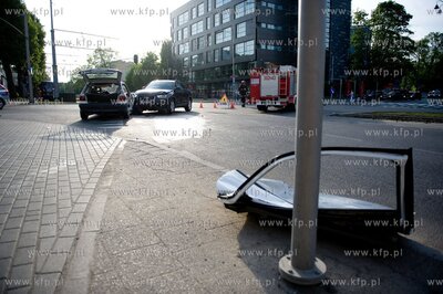 Gdansk. Wypadek na skrzyzowaniu ul. Kartuskiej i Pohulanki....