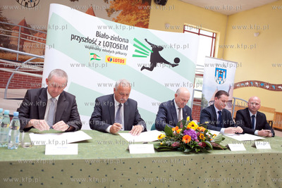 Bytow. Wystartowal program Bialo-zielona przyszlosc...