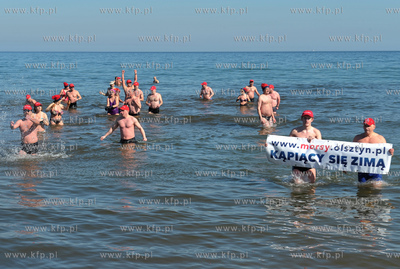 Sopot. Plaza kolo Zatoki Sztuki. Grupa morsow z Olsztyna...