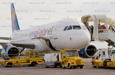 Port Lotniczy Gdansk. Nz.Airbus 320 czrterowej linii...