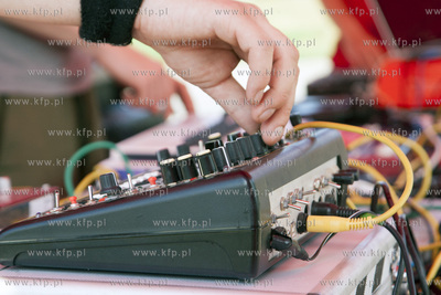 Na elewacji garazu przy deptaku na  ul. Wita Stwosza...