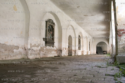 Sanktuarium Podwyższenia Krzyża Świętego w Chwalęcinie...