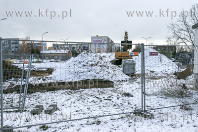 Budowa górki saneczkowej na rogu ulic Cyprysowej,...