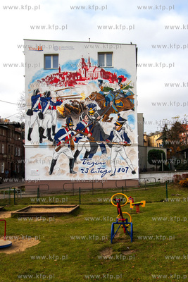 Mural według projektu Jarosława Wojtasińskiego w...