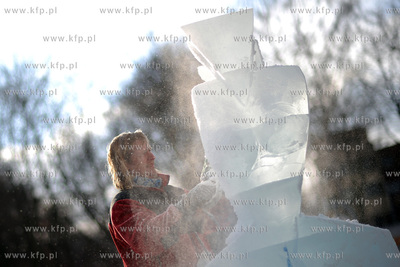 Gdynia, Bulwar Nadmorski. Festiwal rzezb lodowych....