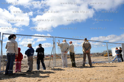 Budowa stadionu w Gdansku Letnicy. Mieszkancy Gdanska...