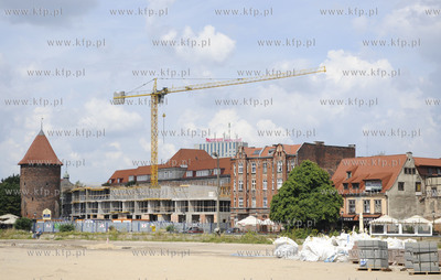 Budowa hotelu Hilton na Rybackim Pobrzezu nad Motlawa...